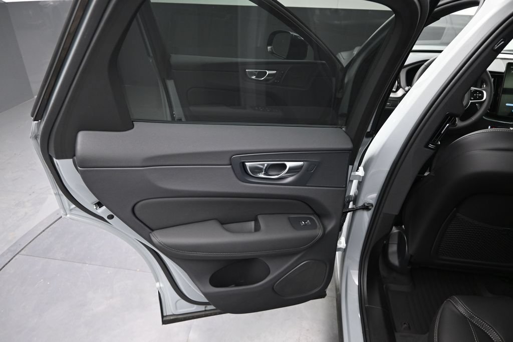 New 2026 Volvo XC60 B5 Ultra w/ Climate Package AWD/4WD image 14