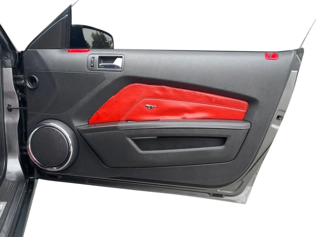 Used 2010 Ford Mustang GT Premium RWD image 17