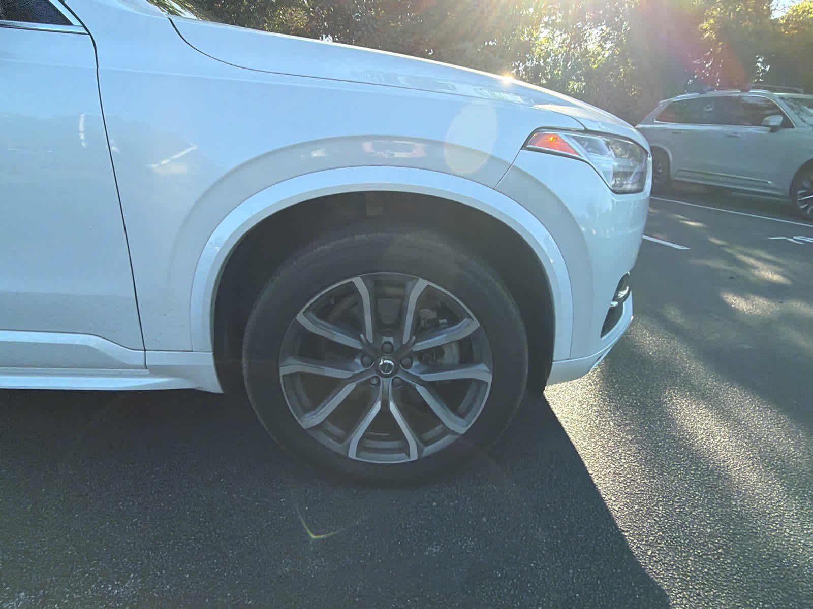 Used 2019 Volvo XC90 T5 Momentum w/ Multimedia Package AWD/4WD image 17