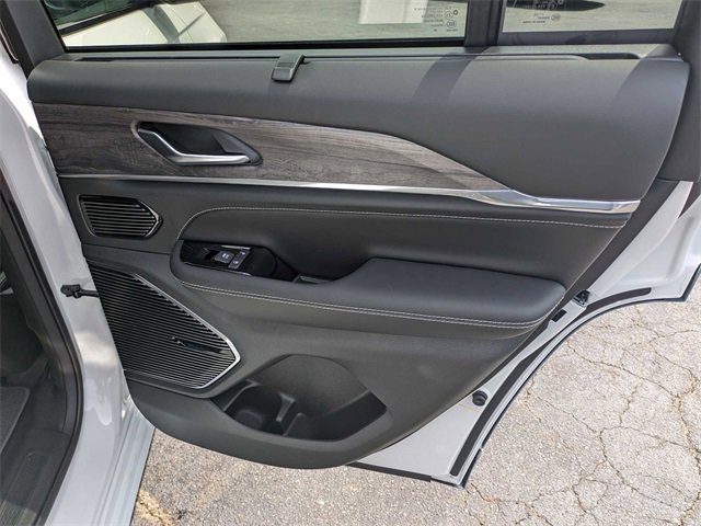 New 2024 Jeep Grand Cherokee Overland w/ Advanced Protech Group III image 33