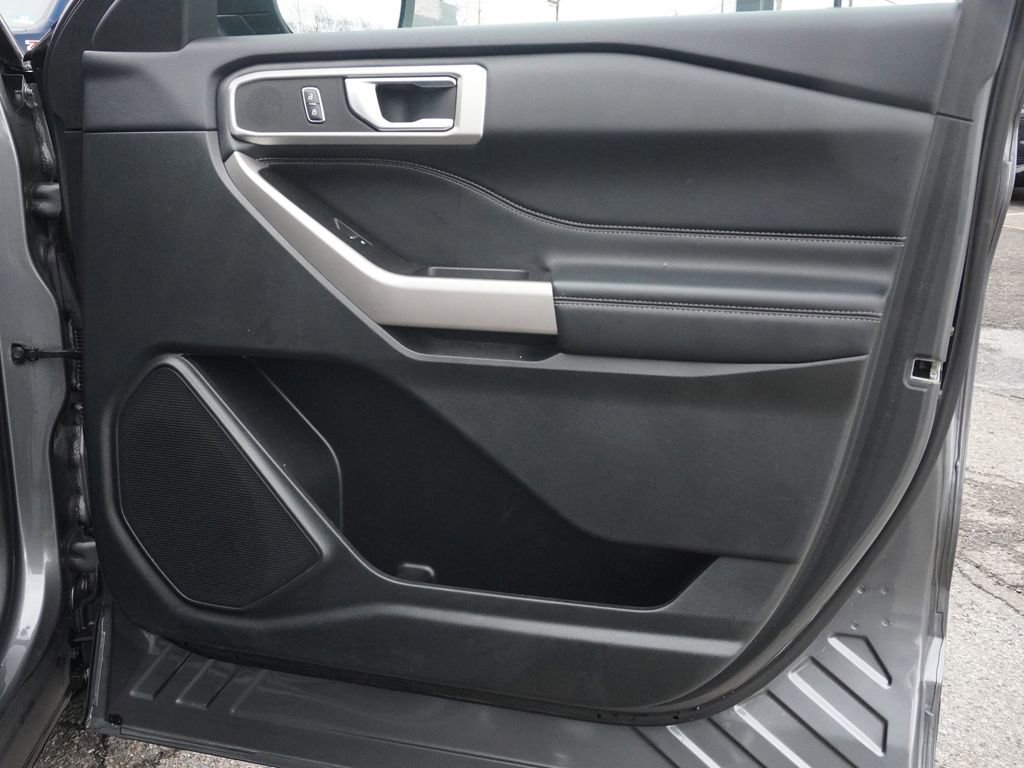 Used 2023 Ford Explorer XLT w/ Equipment Group 202A image 21
