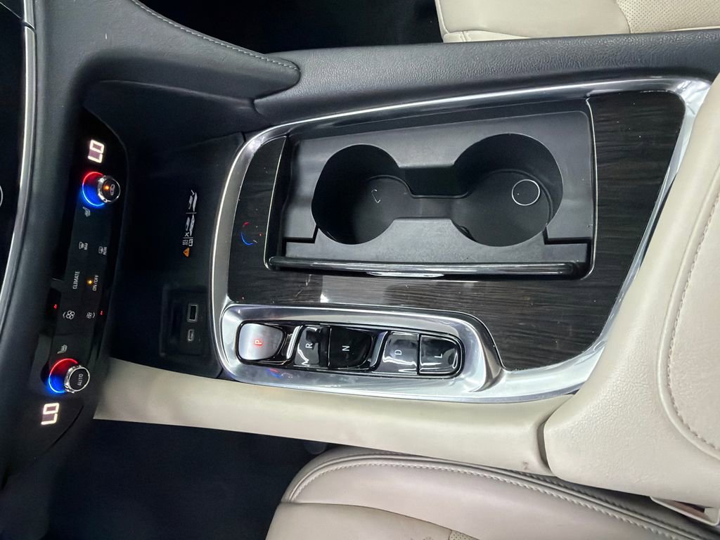 Used 2022 Buick Enclave Essence w/ Experience Buick Package FWD image 31