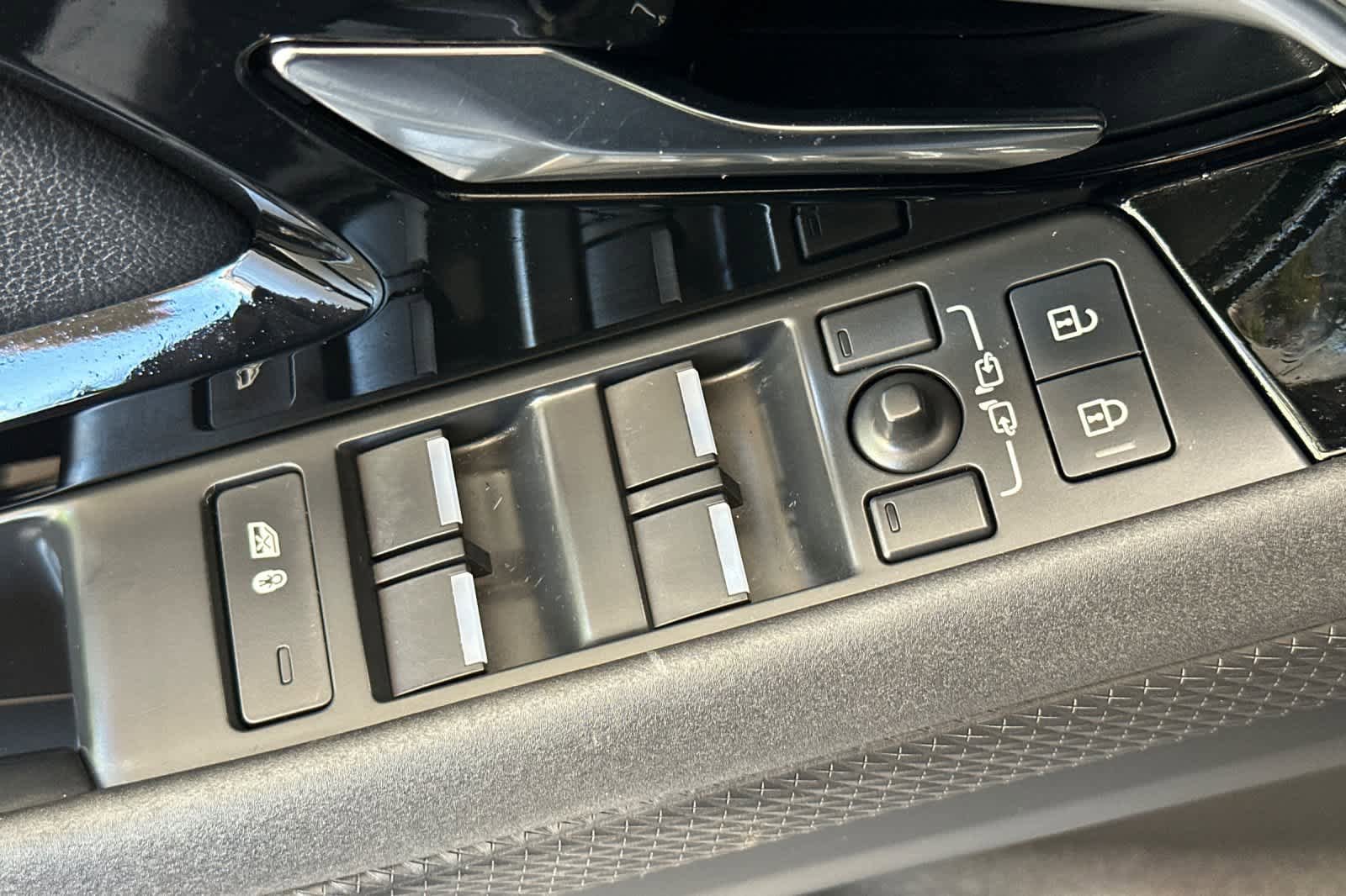 Used 2023 Land Rover Range Rover Evoque R-Dynamic S AWD/4WD image 13
