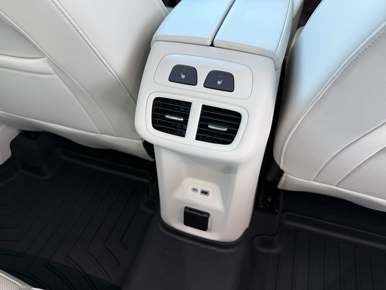 Used 2023 Buick Envision Avenir AWD/4WD image 39
