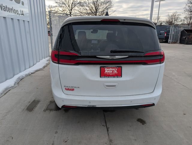 Used 2023 Chrysler Pacifica Touring image 20