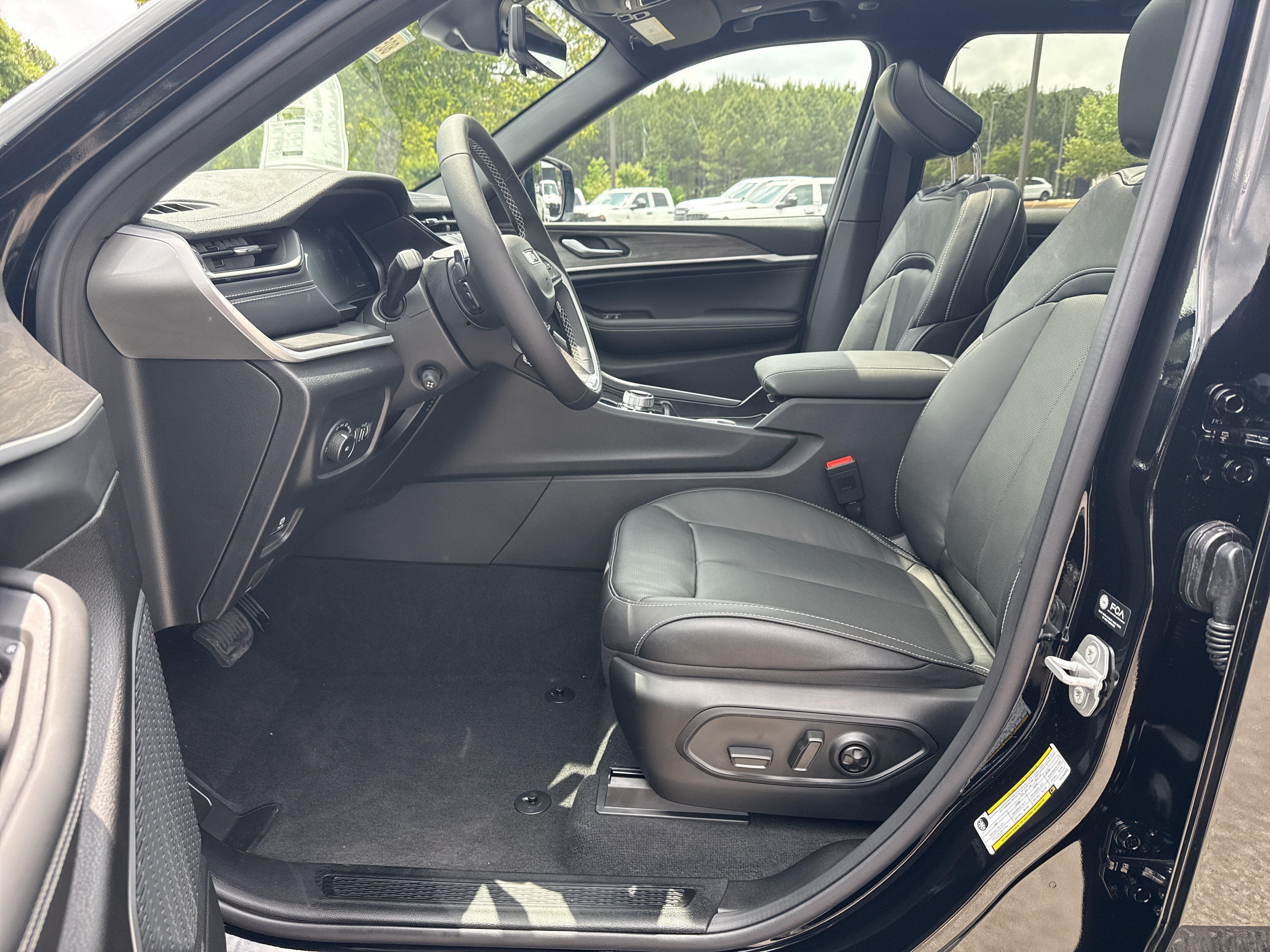 New 2026 Jeep Grand Cherokee Limited AWD/4WD image 9