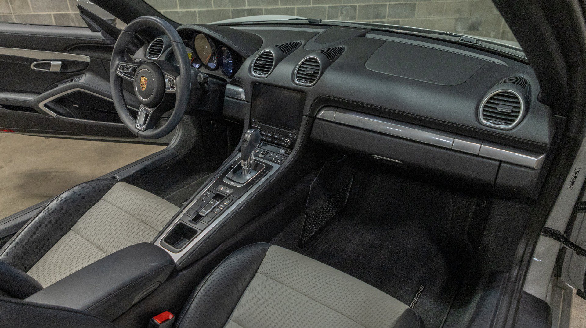 Used 2021 Porsche 718 Boxster RWD image 54