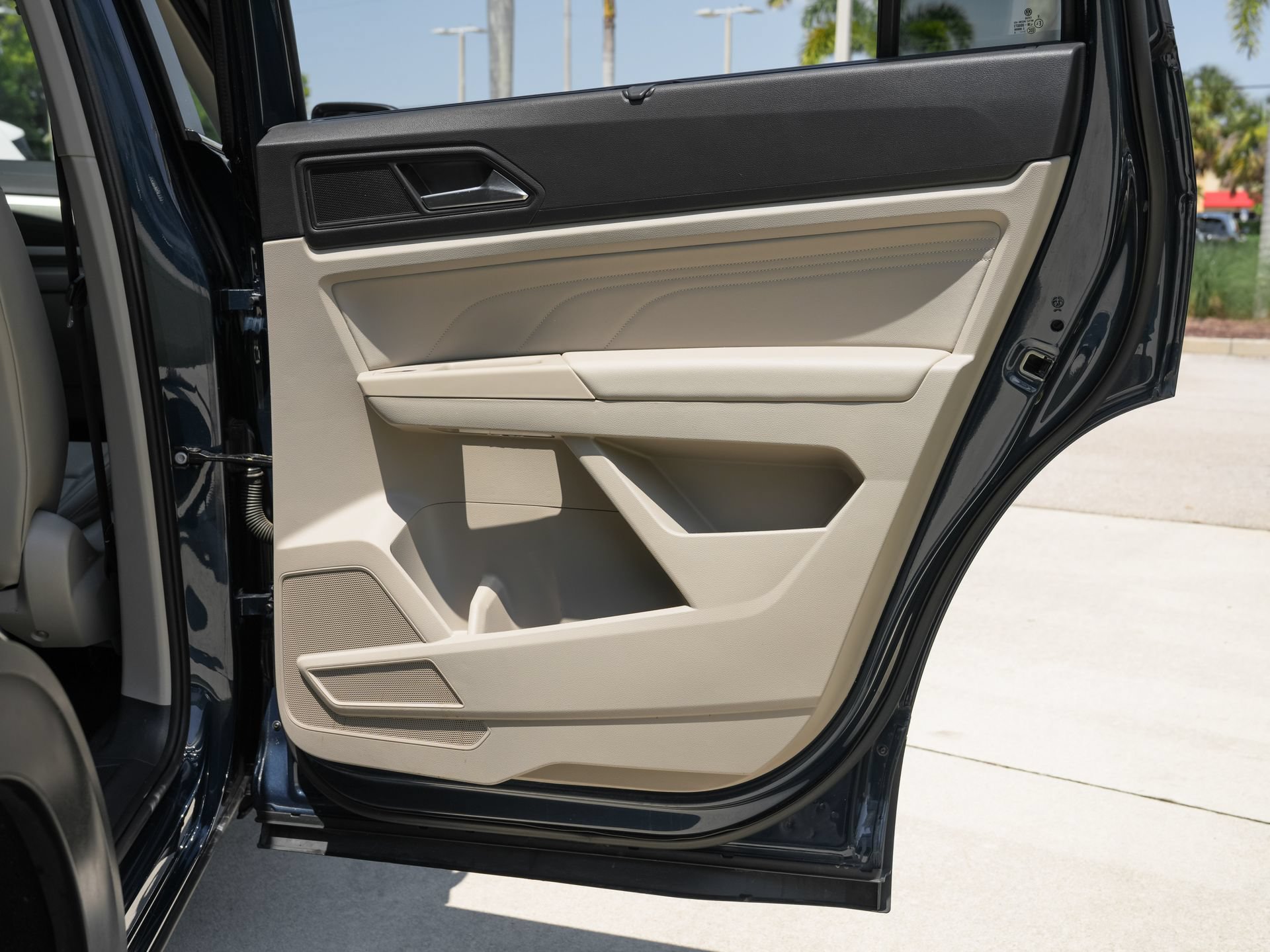 Used 2022 Volkswagen Atlas SE w/ Panoramic Sunroof Package FWD image 35