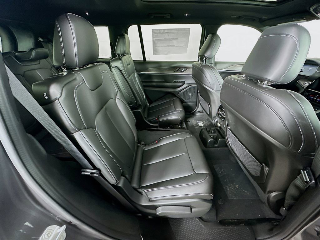 New 2025 Jeep Grand Cherokee L Limited image 36