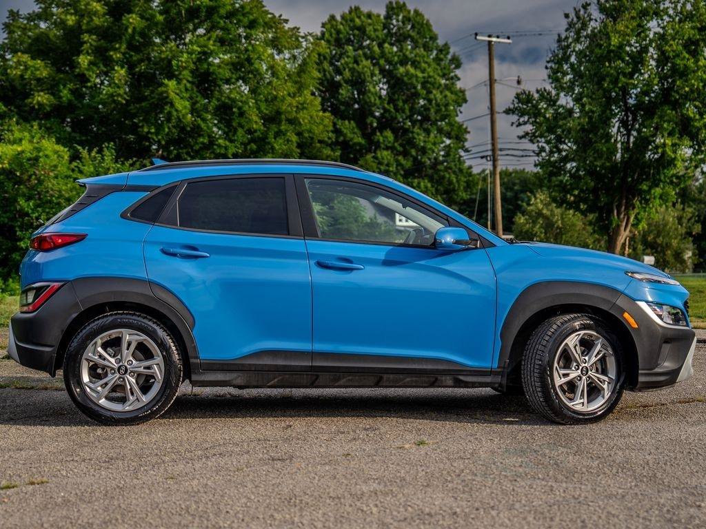 Used 2022 Hyundai Kona SEL w/ Convenience Package FWD image 2