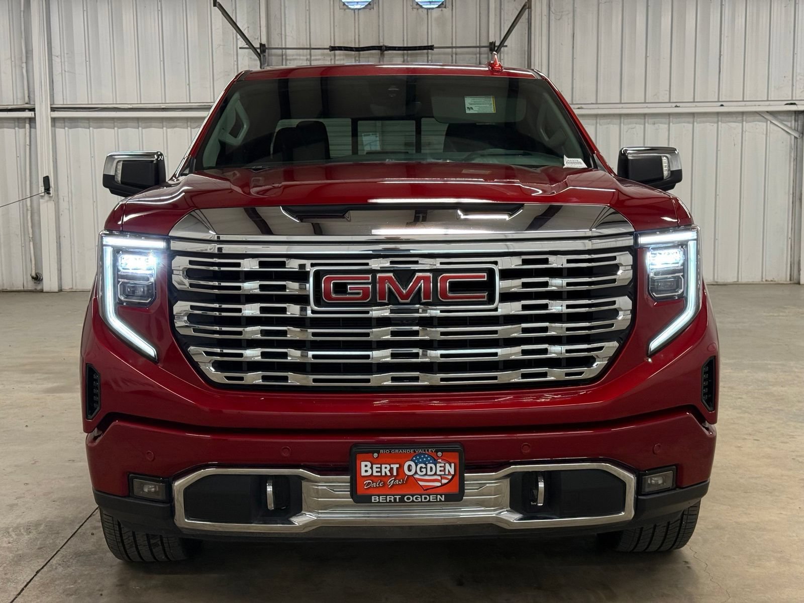 Used 2024 GMC Sierra 1500 Denali w/ Denali Reserve Package AWD/4WD image 2