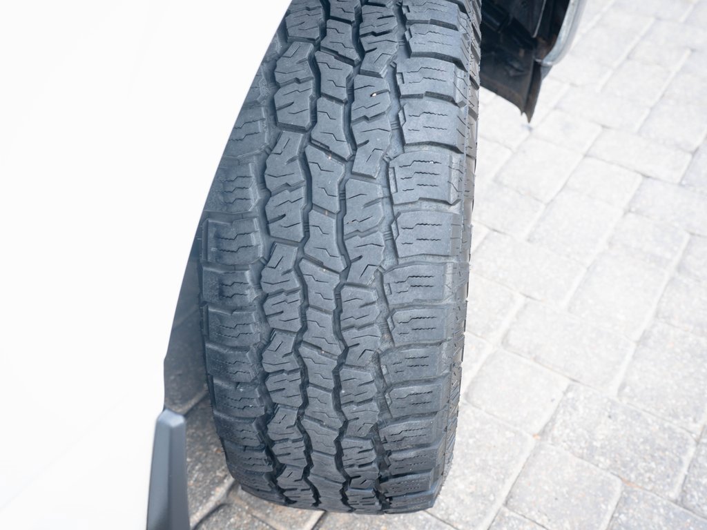 Used 2022 Ford F150 Lariat w/ Trailer Tow Package image 40