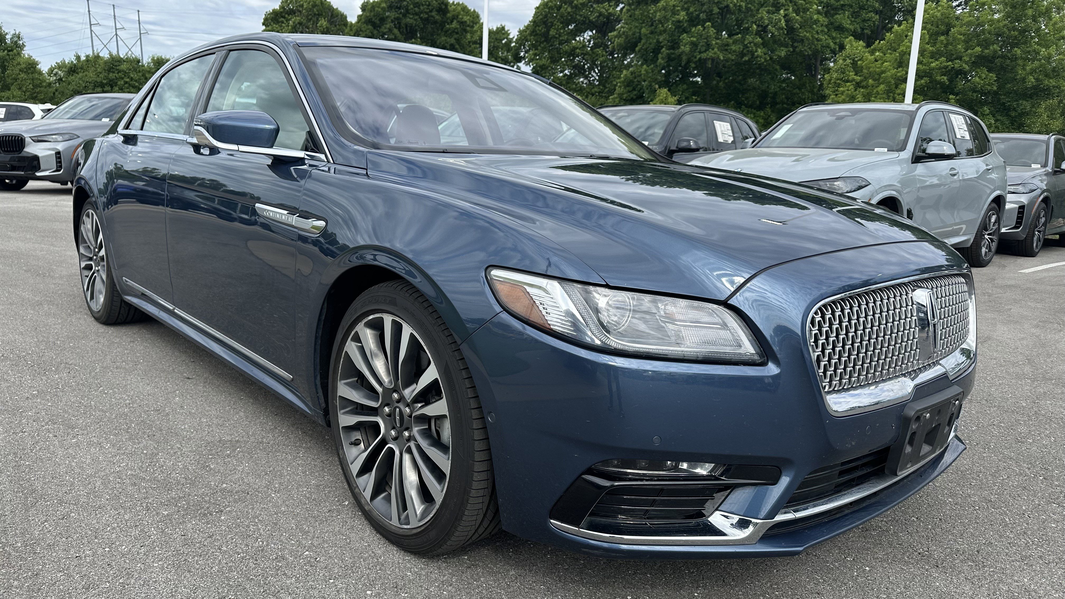 Used 2018 Lincoln Continental Reserve AWD/4WD image 2
