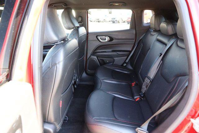 Used 2025 Jeep Compass Trailhawk AWD/4WD image 9