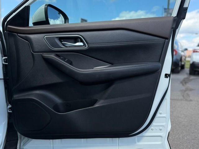 Used 2023 Nissan Rogue Platinum w/ Platinum Premium Package image 17