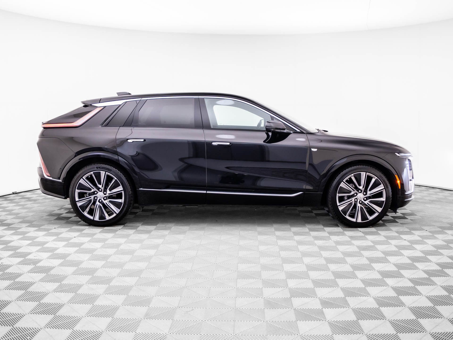 Certified 2025 Cadillac Lyriq Luxury w/ LPO, Floor Liner Package AWD/4WD image 6