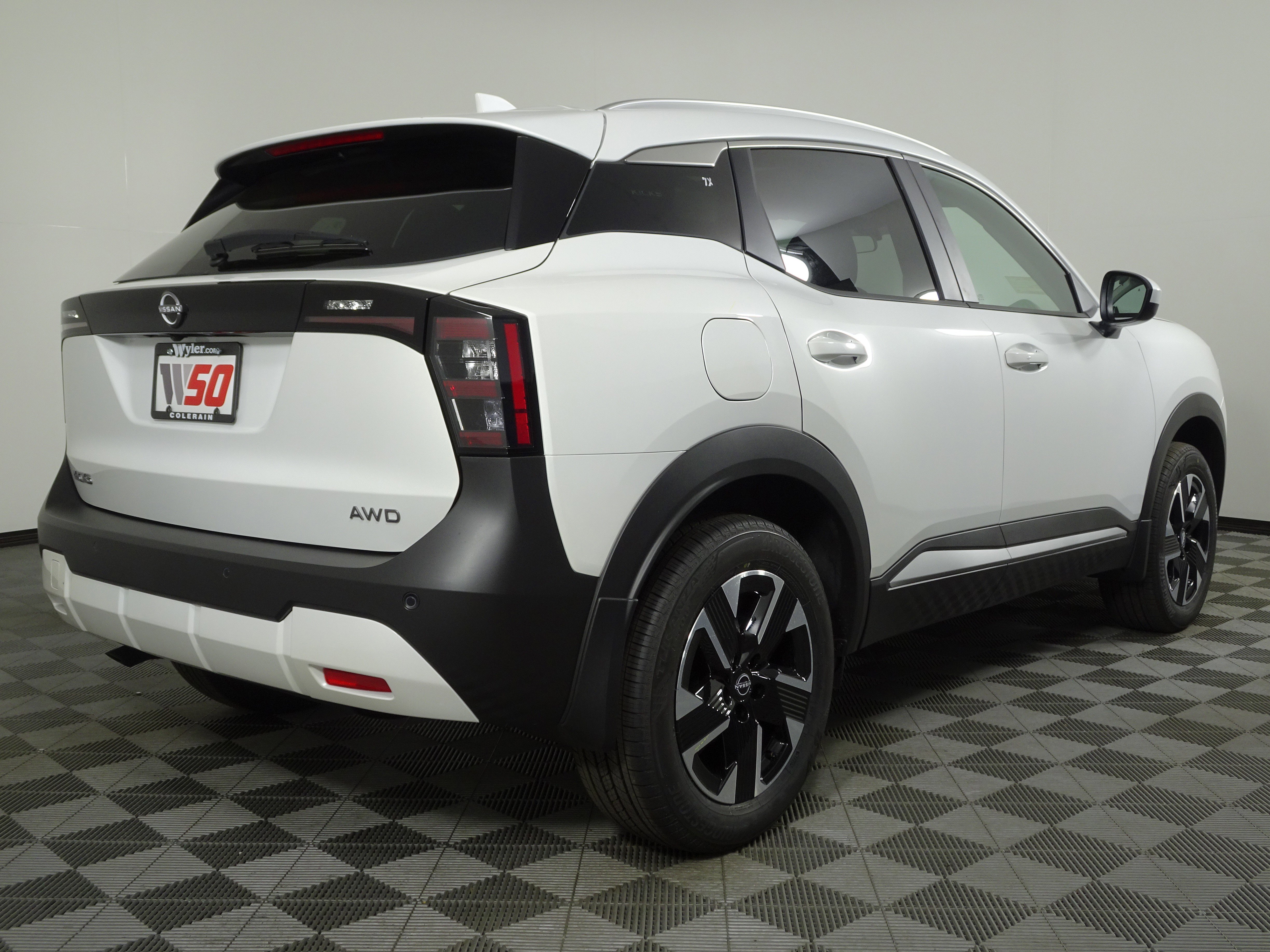 New 2025 Nissan Kicks SV w/ SV Premium Package image 3