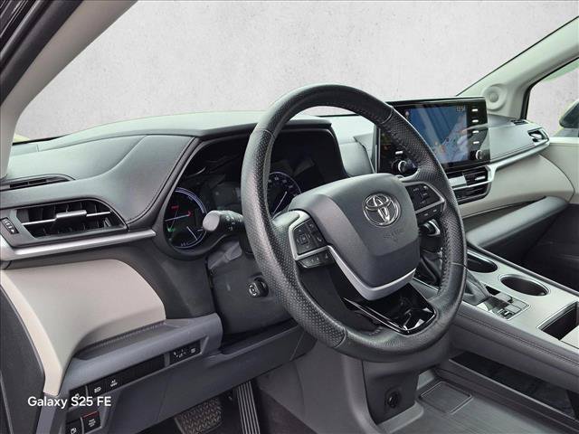 Used 2022 Toyota Sienna Limited AWD/4WD image 10