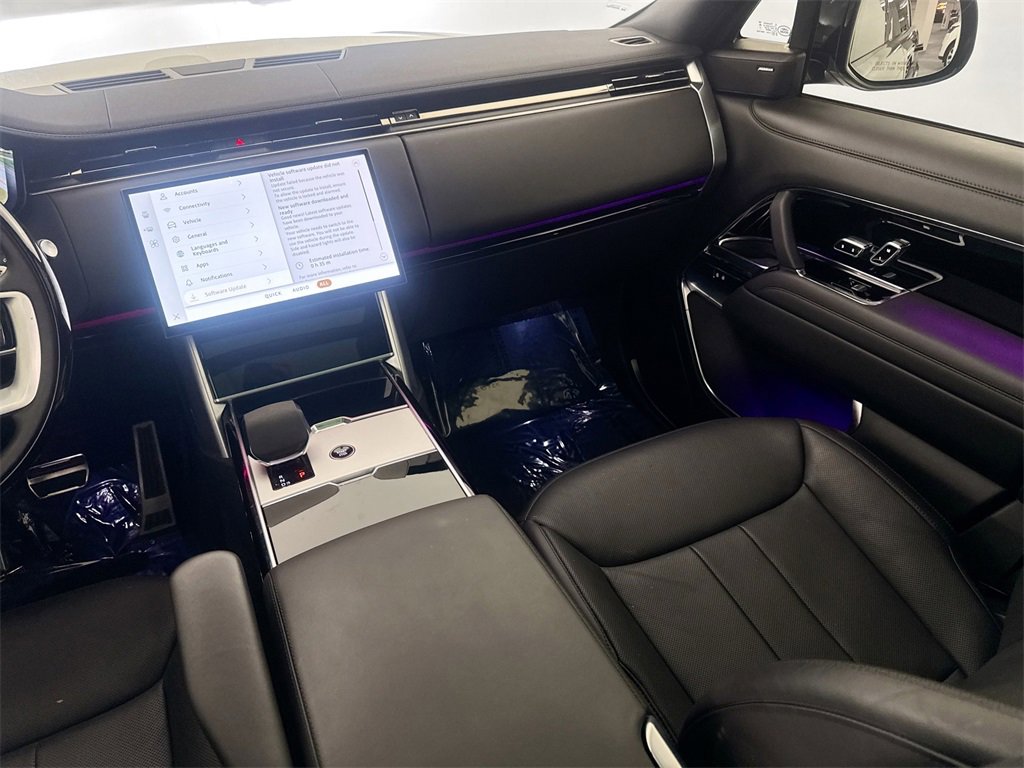 Used 2024 Land Rover Range Rover Long Wheelbase SE image 23