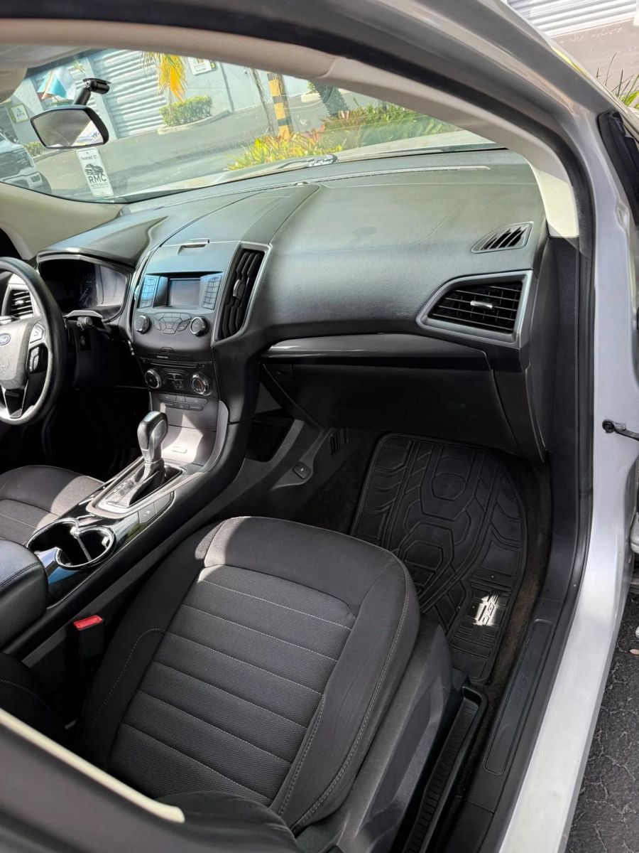 Used 2018 Ford Edge SE image 24