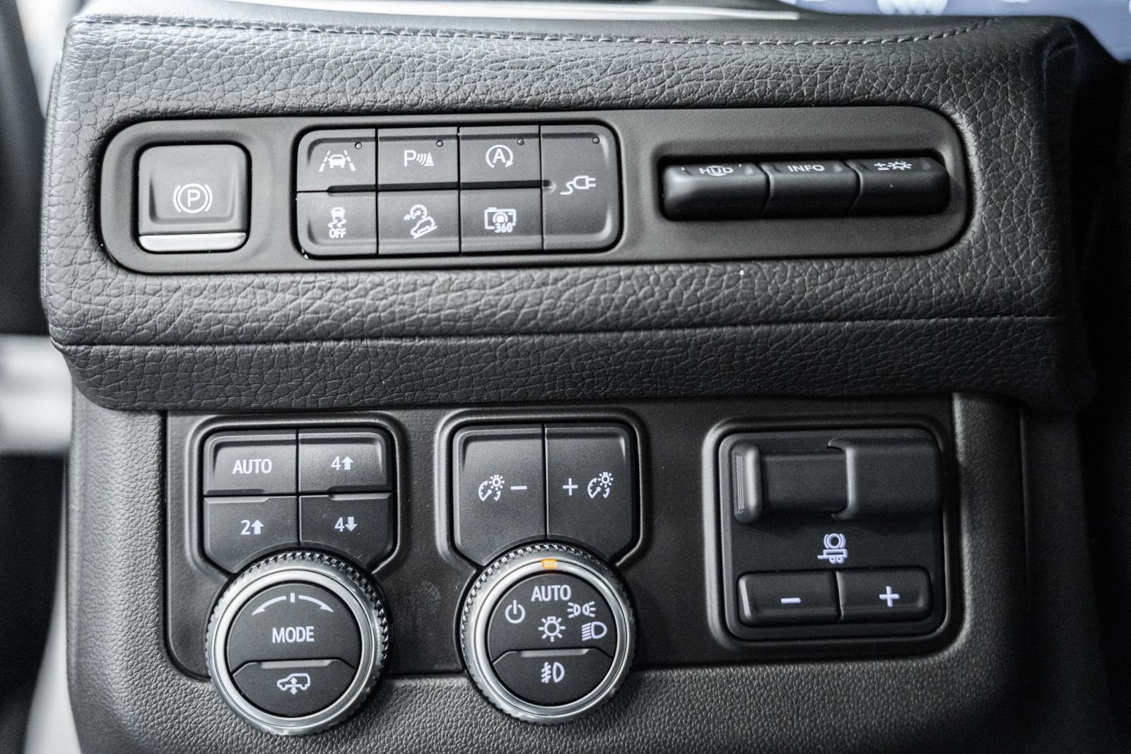 Used 2022 GMC Yukon Denali w/ Denali Premium Package AWD/4WD image 53