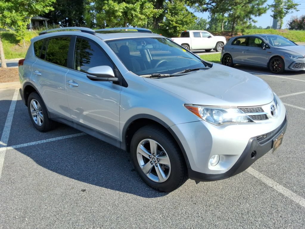 Used 2015 Toyota RAV4 XLE w/ Preferred Accessory Package FWD image 3