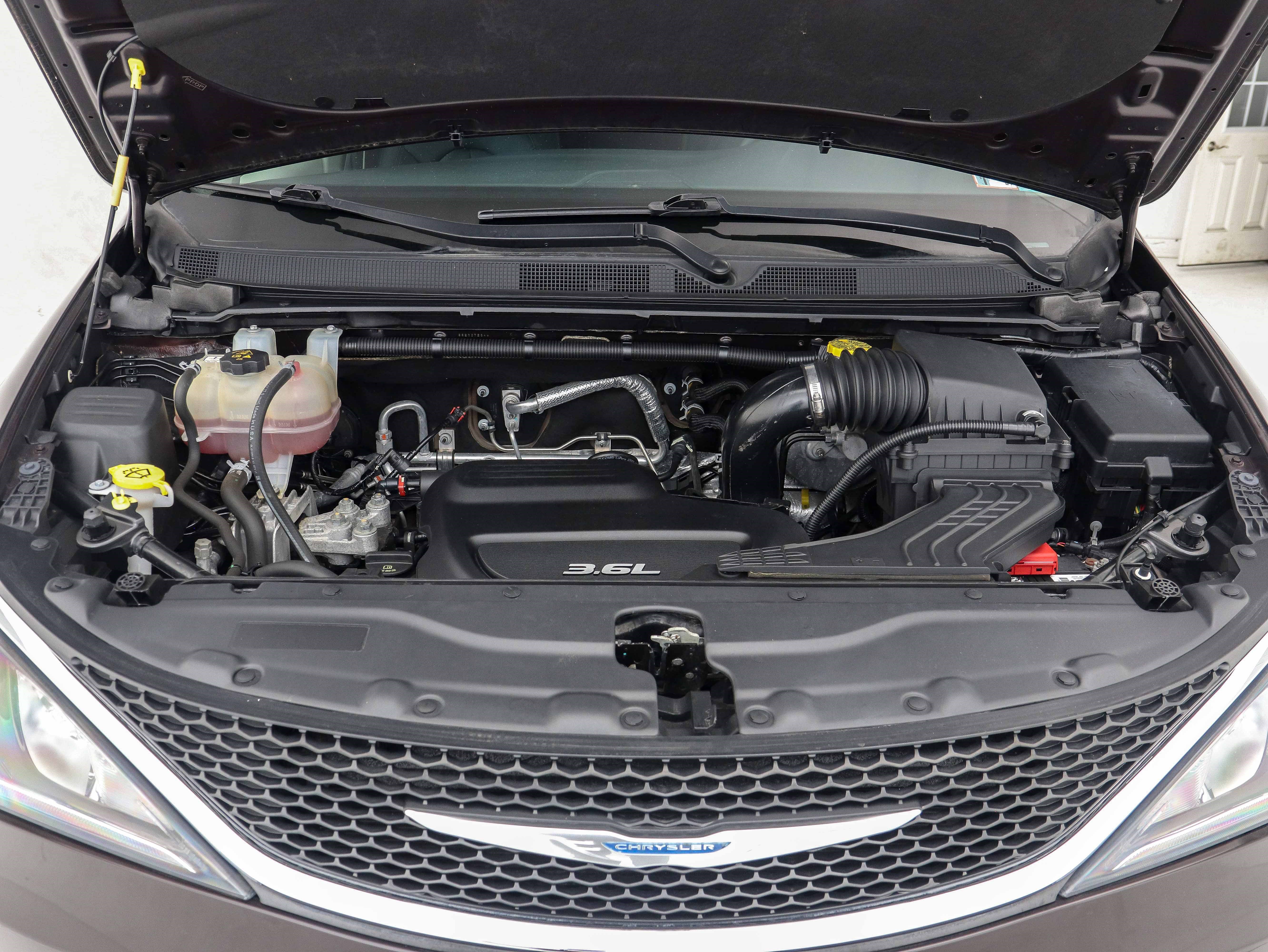 Used 2018 Chrysler Pacifica Touring Plus image 32