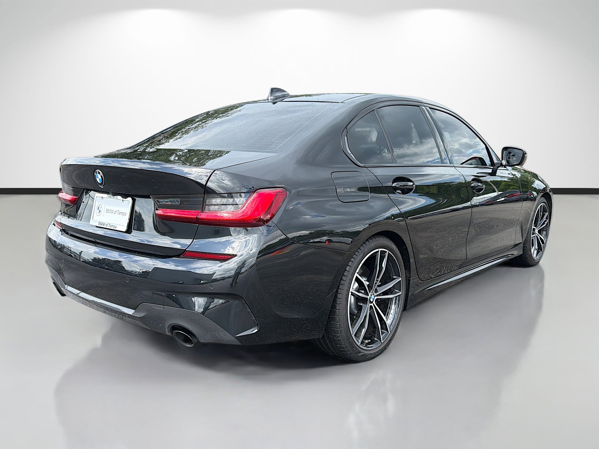 Used 2021 BMW 330i Sedan w/ M Sport Package RWD image 3