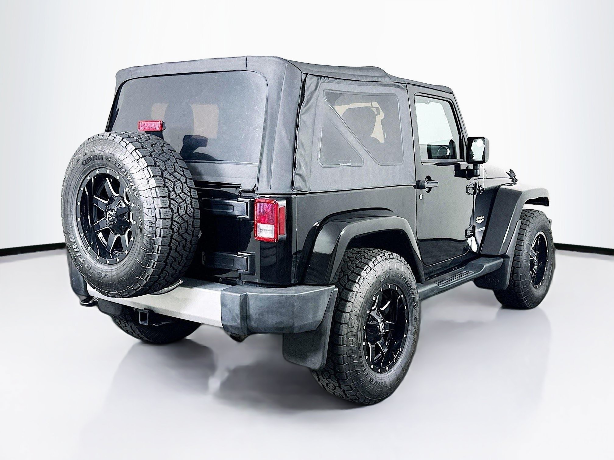 Used 2014 Jeep Wrangler Sahara w/ Connectivity Group AWD/4WD image 9