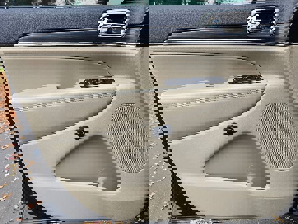 Used 2020 Jeep Grand Cherokee Limited w/ Luxury Group II image 23