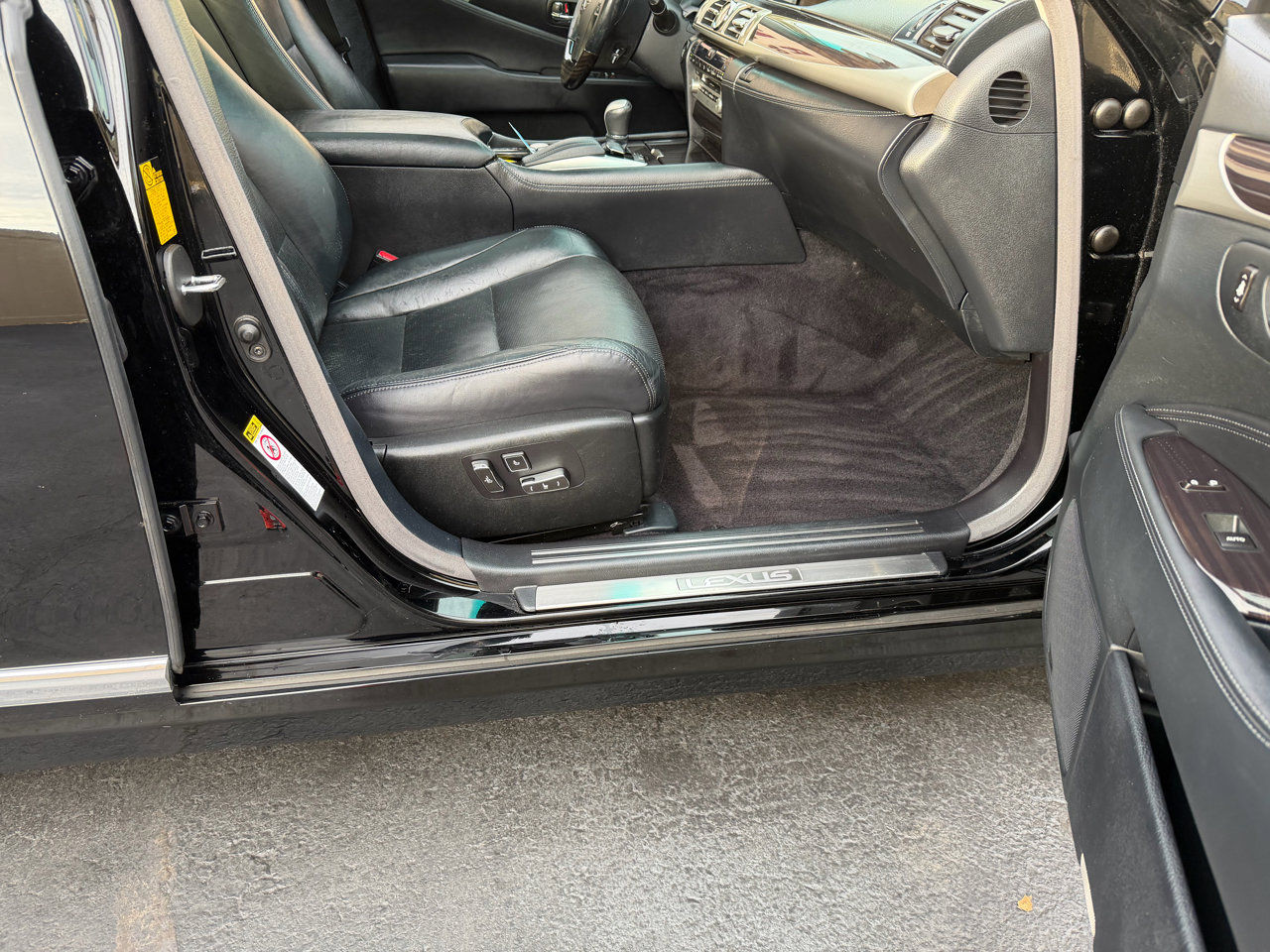 Used 2013 Lexus LS 460 Luxury Sedan AWD w/ Comfort Pkg image 33