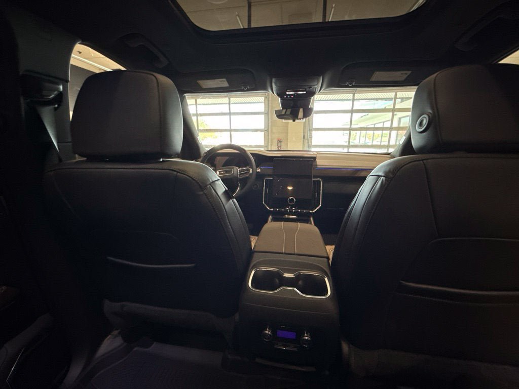 New 2027 GMC Acadia Denali Ultimate w/ LPO, Floor Liner Package AWD/4WD image 15