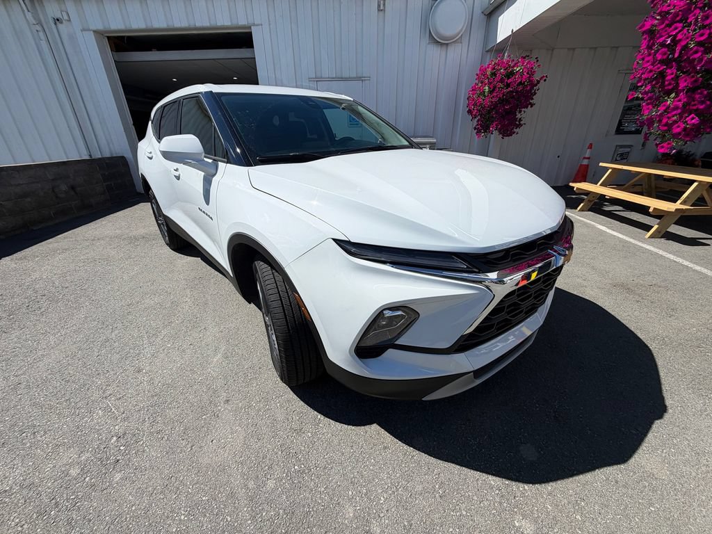 Used 2025 Chevrolet Blazer LT AWD/4WD image 7