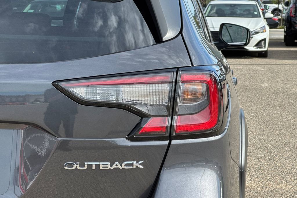 Used 2025 Subaru Outback Premium image 27
