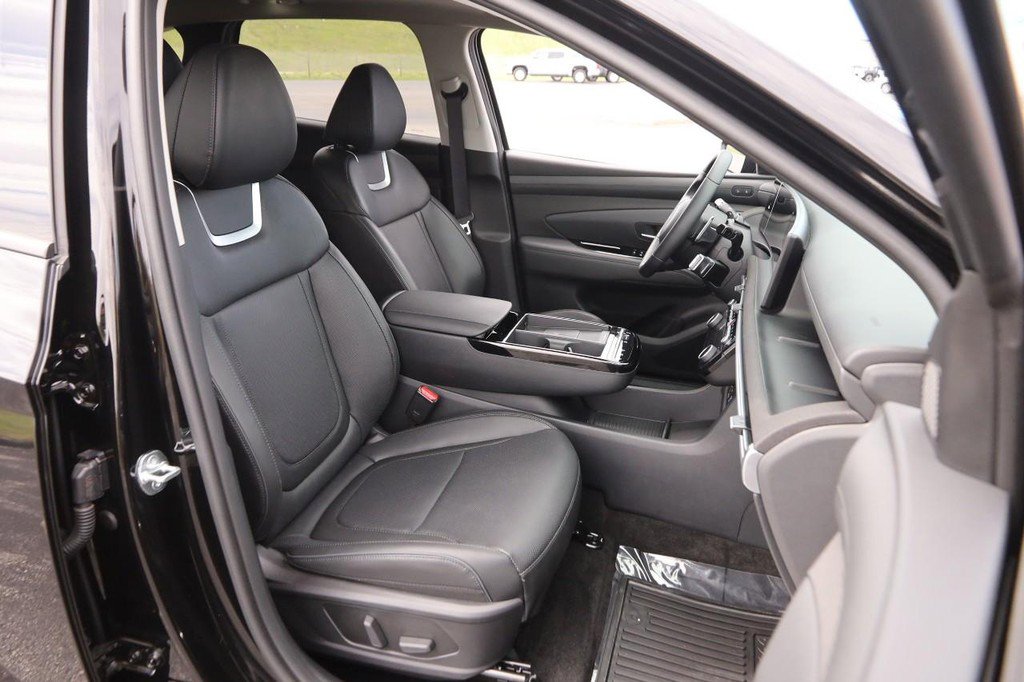 Used 2025 Hyundai Tucson Limited image 28