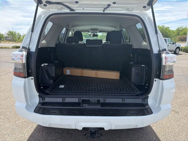 Used 2017 Toyota 4Runner SR5 AWD/4WD image 6