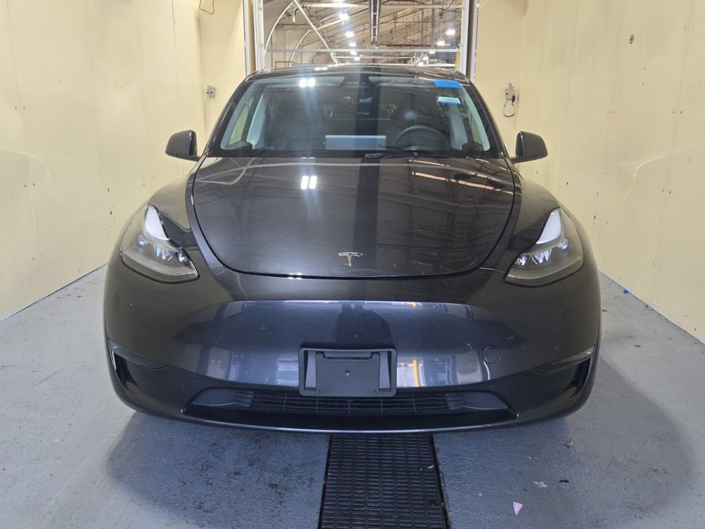 Used 2024 Tesla Model Y Long Range RWD image 2