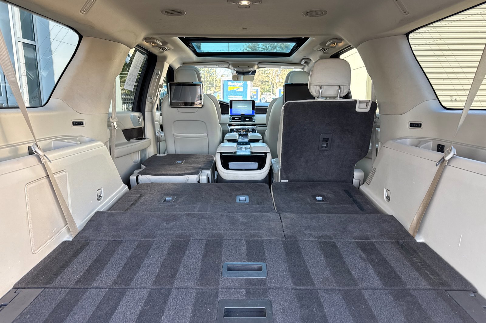 Used 2018 Lincoln Navigator L Reserve w/ Technology Package image 17