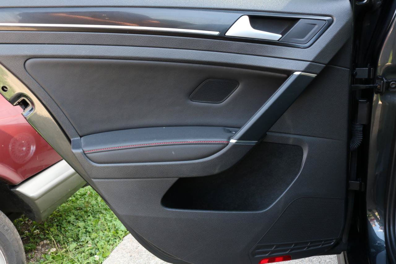 Used 2015 Volkswagen GTI SE w/ Lighting Package (SEL) FWD image 40