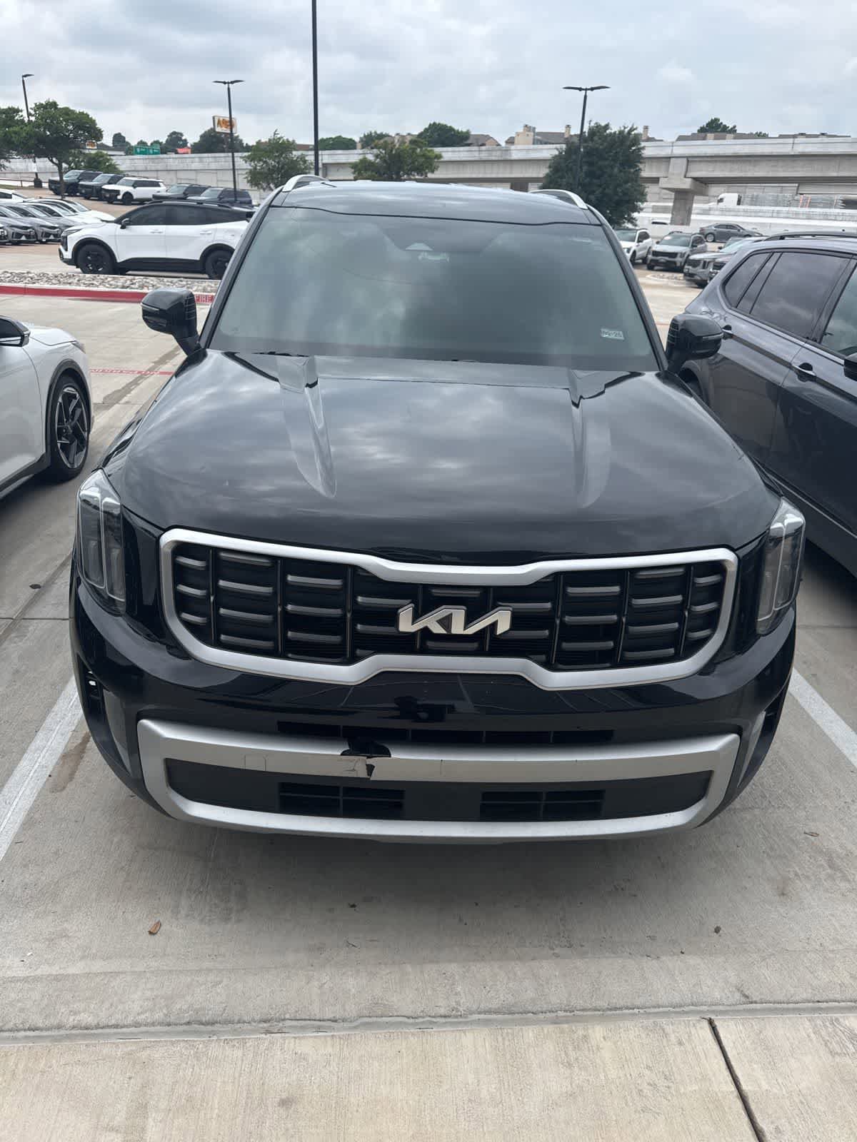 Used 2023 Kia Telluride S FWD image 2