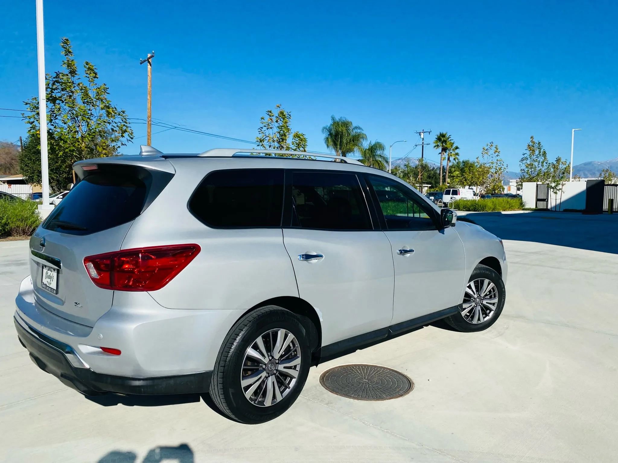 Used 2020 Nissan Pathfinder SL image 32