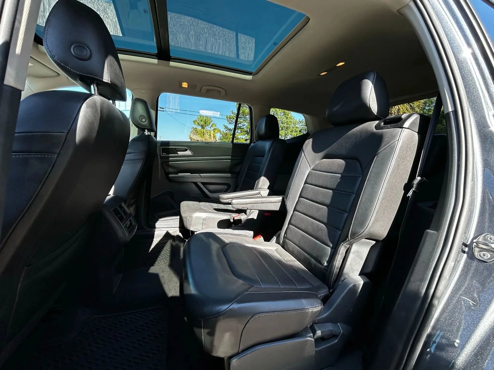 Used 2018 Volkswagen Atlas SEL Premium image 38