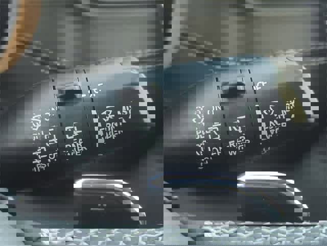 Used 2025 Jeep Grand Cherokee Laredo image 25