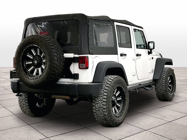 Used 2016 Jeep Wrangler Unlimited Rubicon w/ Connectivity Group AWD/4WD image 11