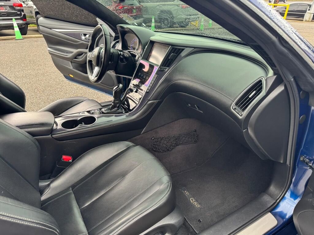 Used 2017 INFINITI Q60 Red Sport 400 image 14