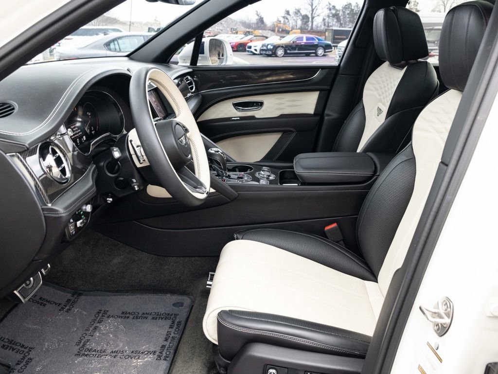 Used 2023 Bentley Bentayga Extended Wheelbase image 28