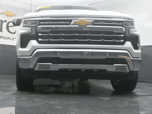 Used 2023 Chevrolet Silverado 1500 LTZ w/ LTZ Premium Package AWD/4WD image 3
