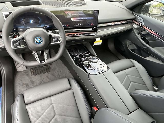 New 2027 BMW 550e xDrive AWD/4WD image 10