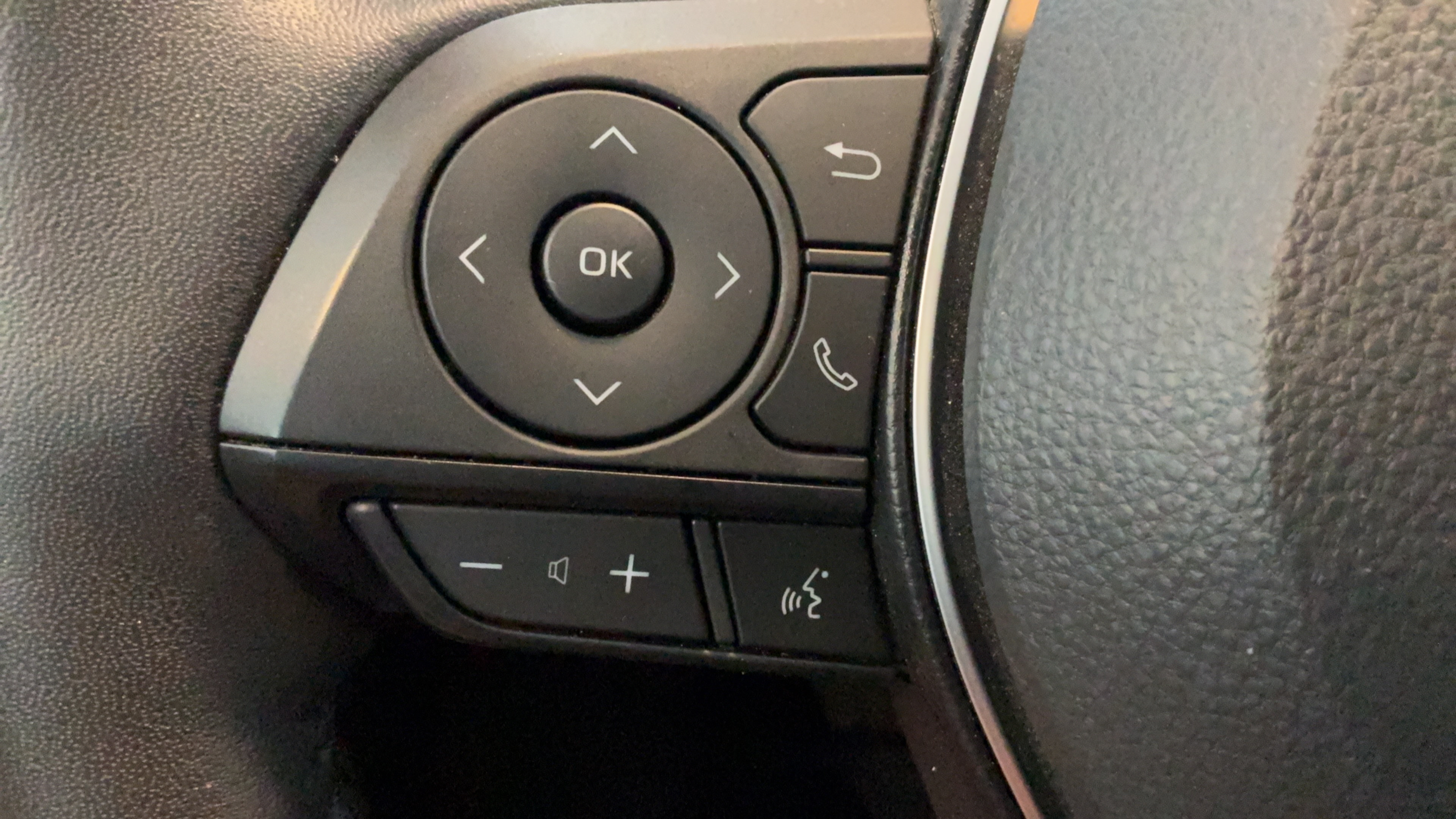 Used 2022 Toyota RAV4 XLE w/ Convenience Package AWD/4WD image 15