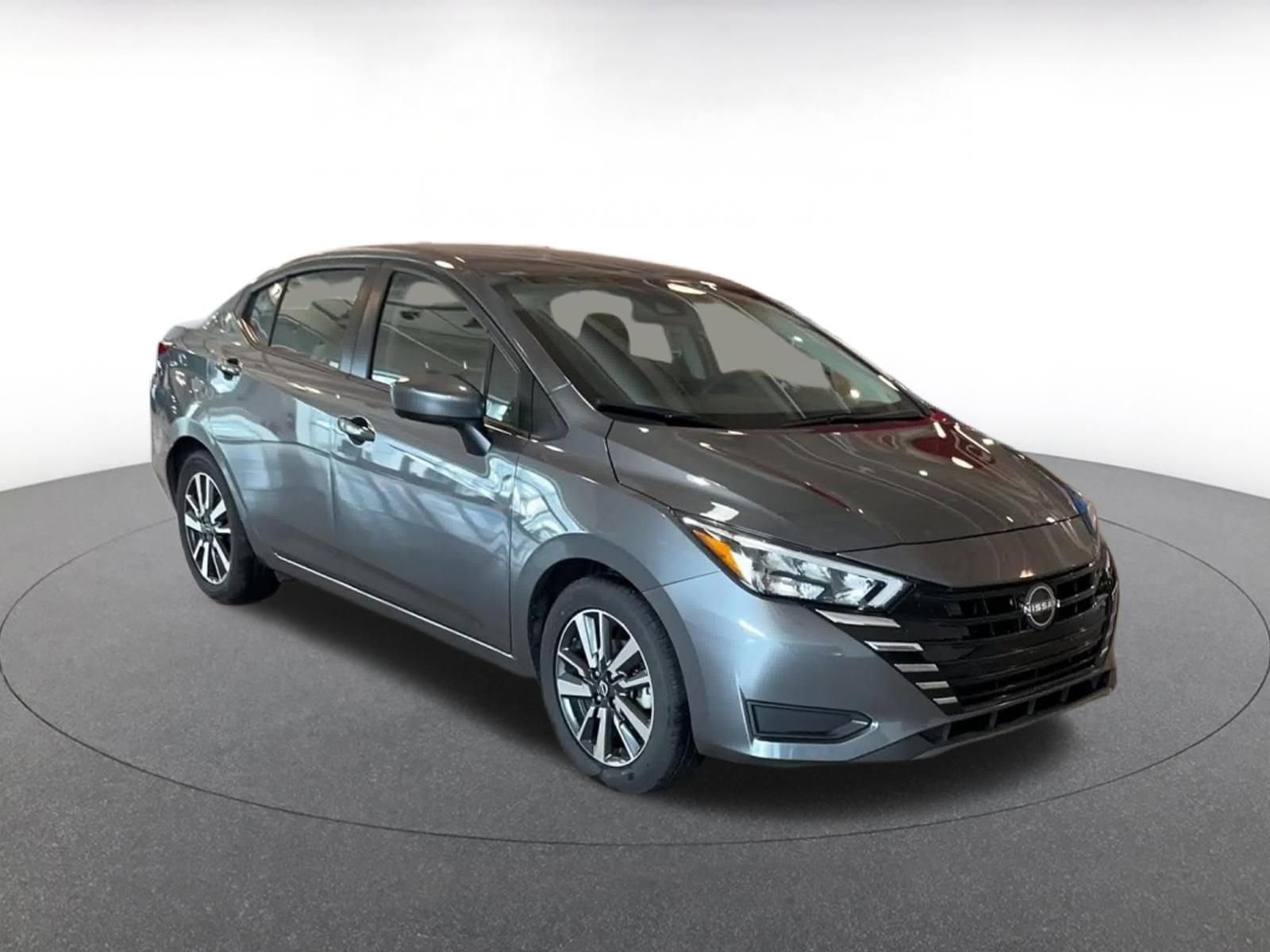 Used 2025 Nissan Versa SV image 2